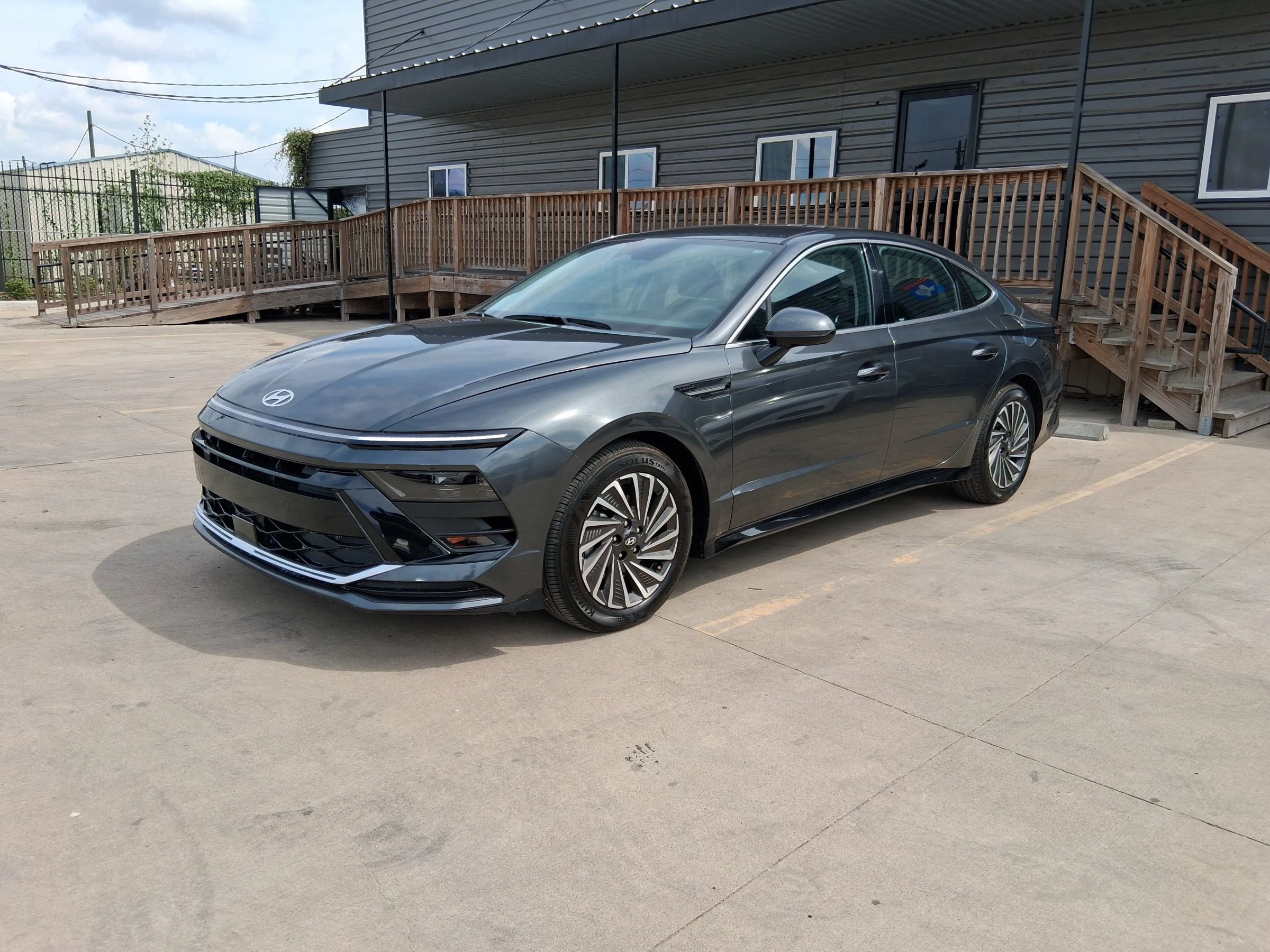 Used 2025 Hyundai Sonata SEL FWD image 2