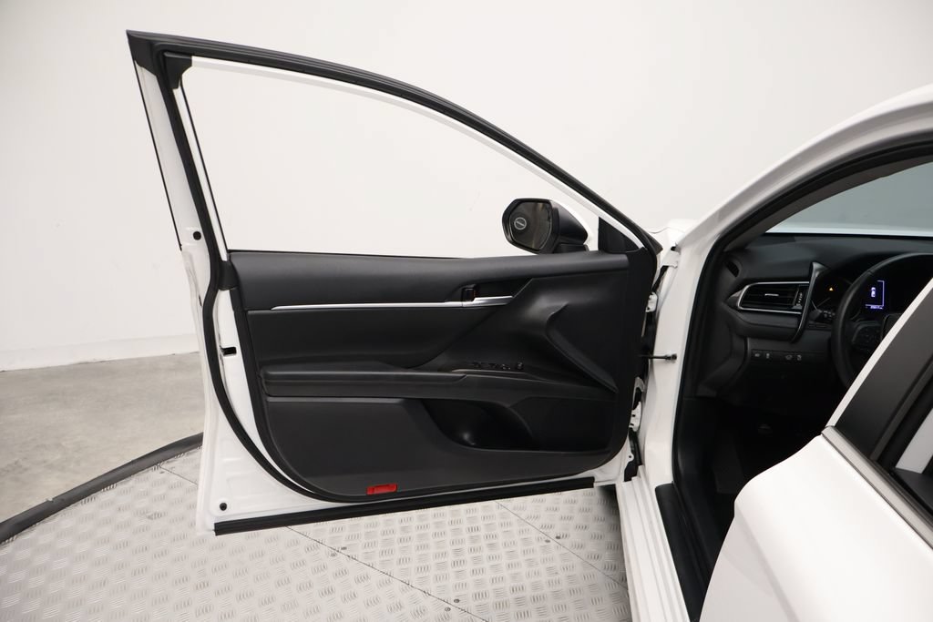 Used 2023 Toyota Camry SE FWD image 16