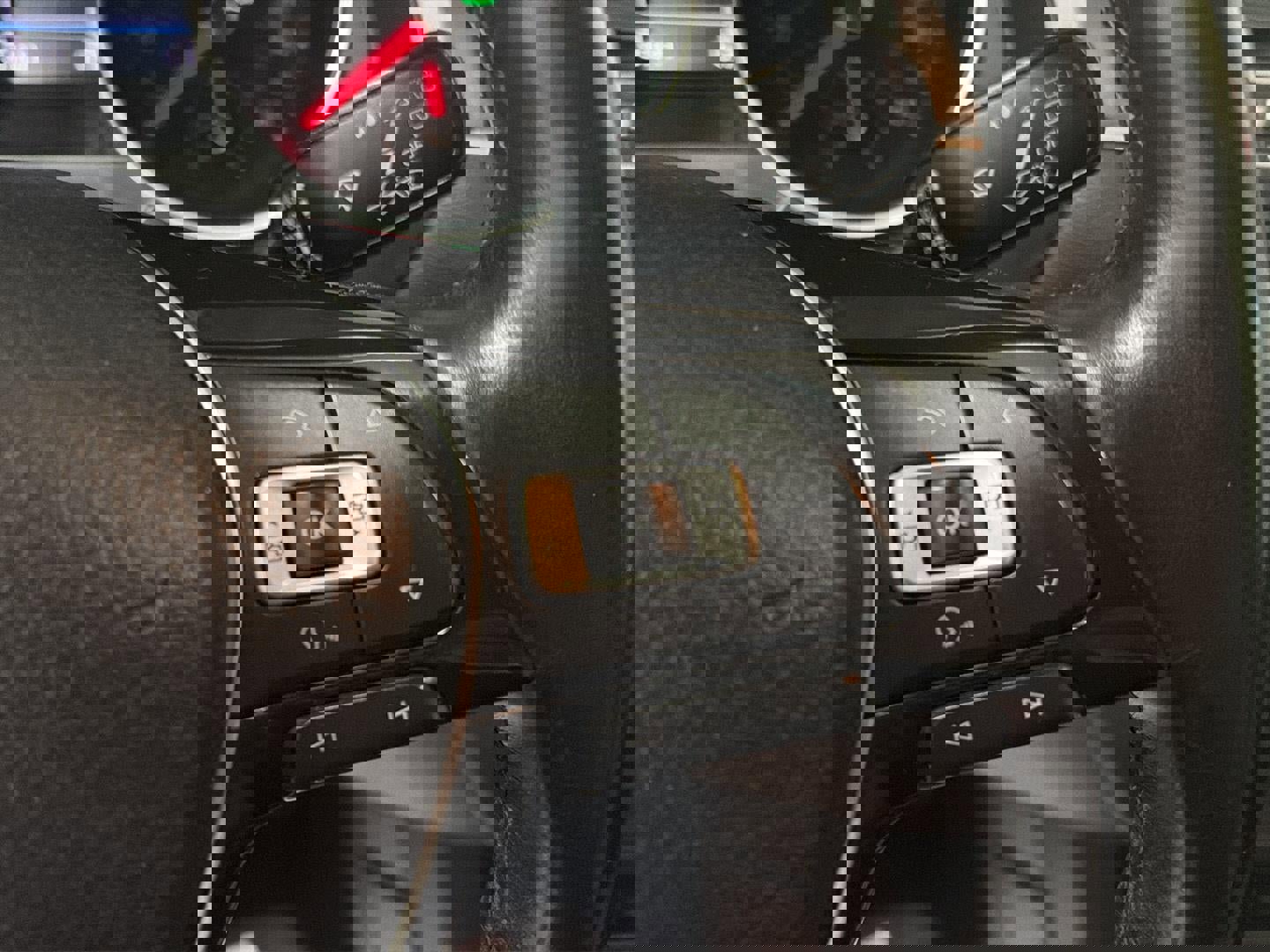 Used 2018 Volkswagen Tiguan SE image 18