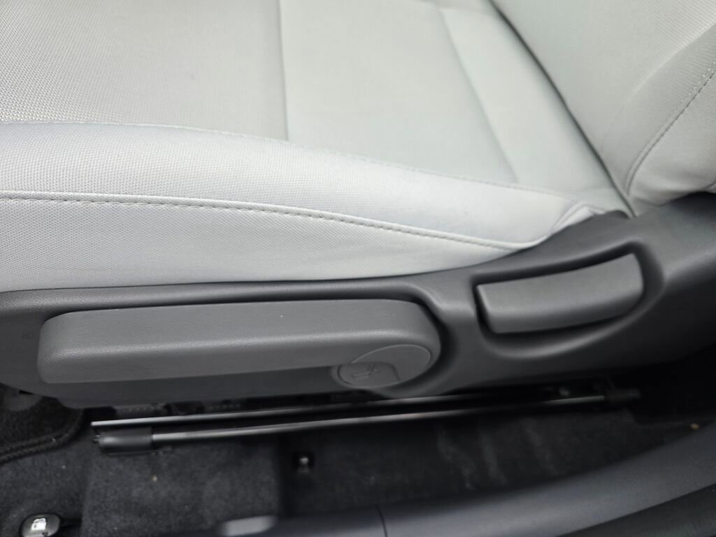 Used 2024 Hyundai Kona SE image 19