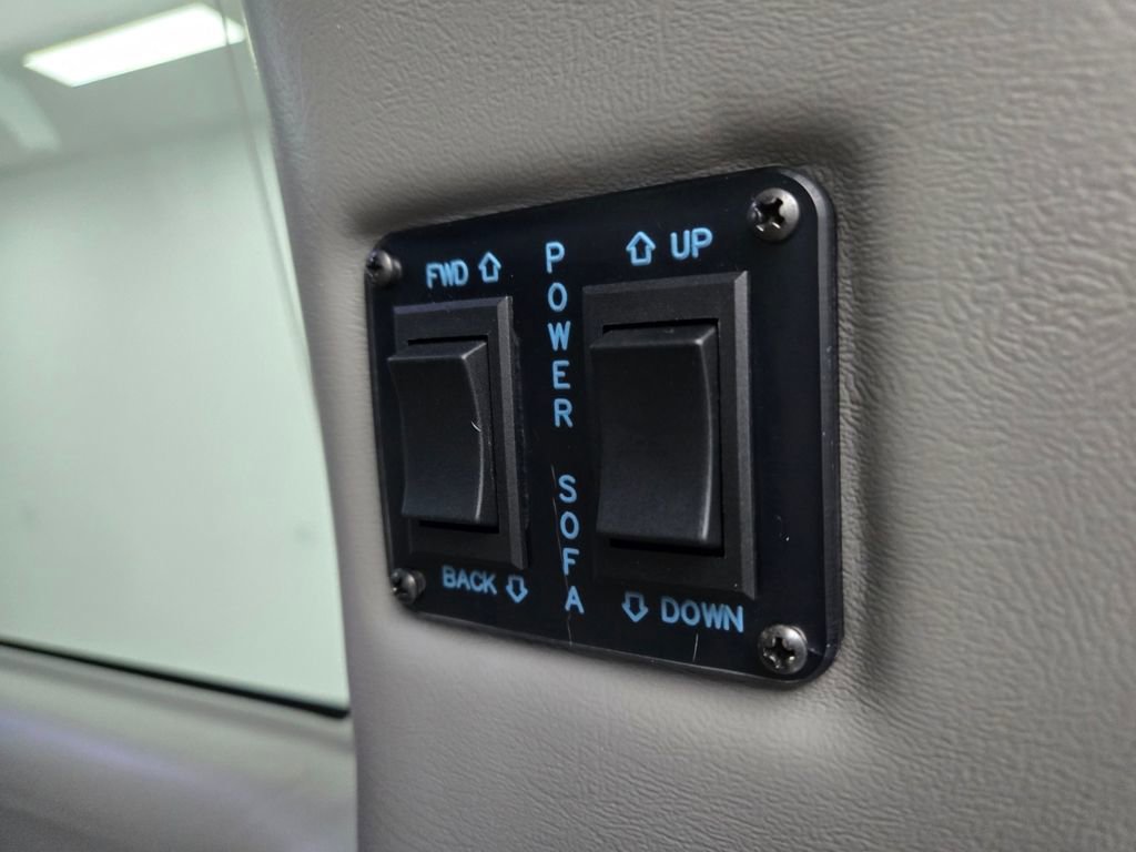 Used 2021 Chevrolet Express 2500 w/ Enhanced Convenience Package image 7