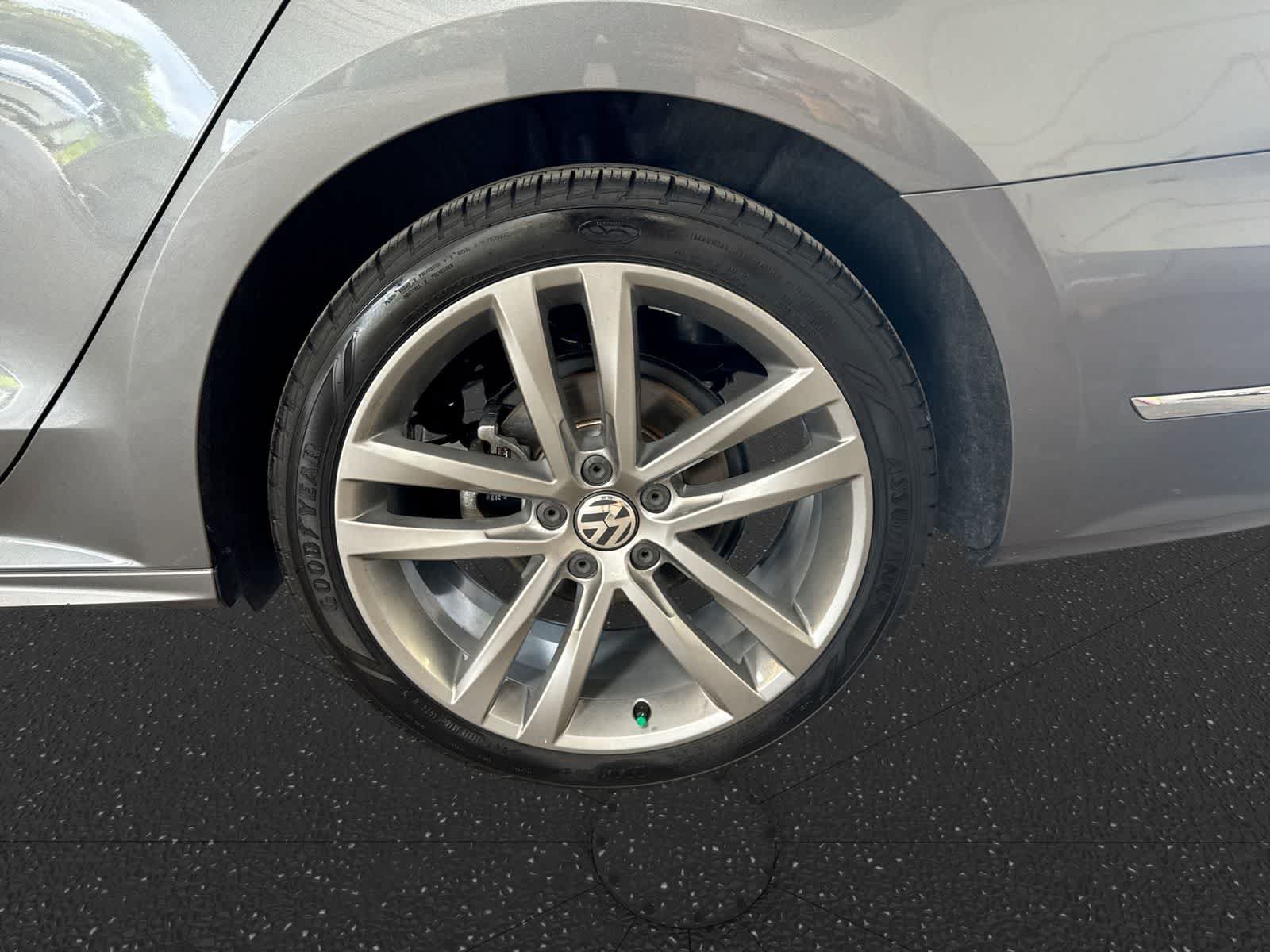 Used 2018 Volkswagen Passat 2.0T R-Line FWD image 20
