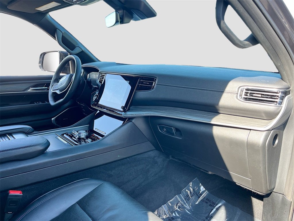 Used 2023 Jeep Wagoneer Series III w/ Preferred Equipment Group image 31