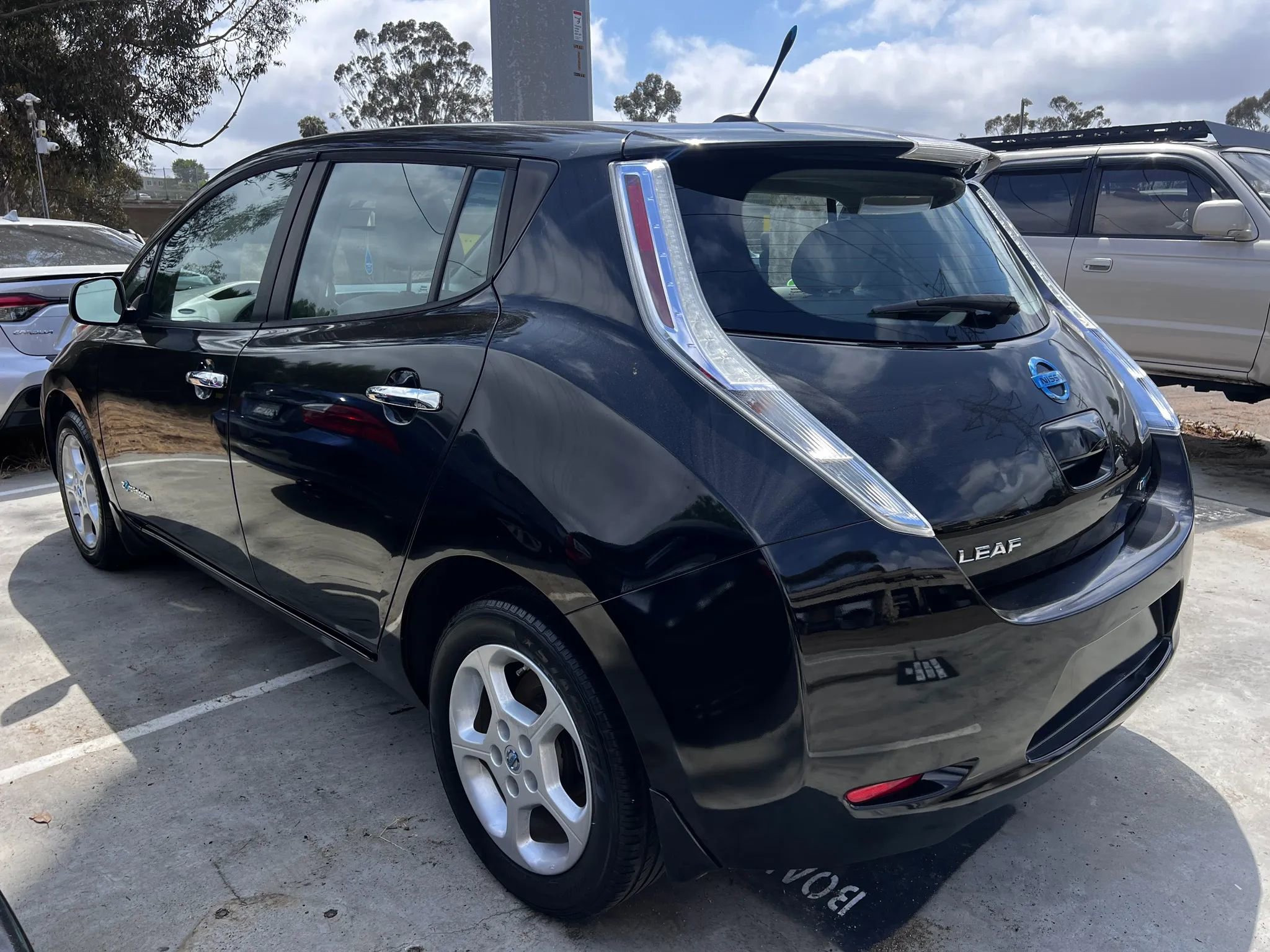 Used 2013 Nissan Leaf SV w/ LED & Quick Charge Pkg FWD image 3