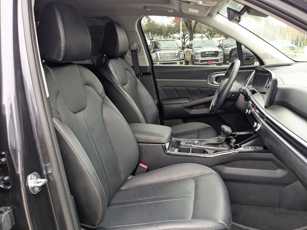 Used 2025 Kia Sorento SX image 32