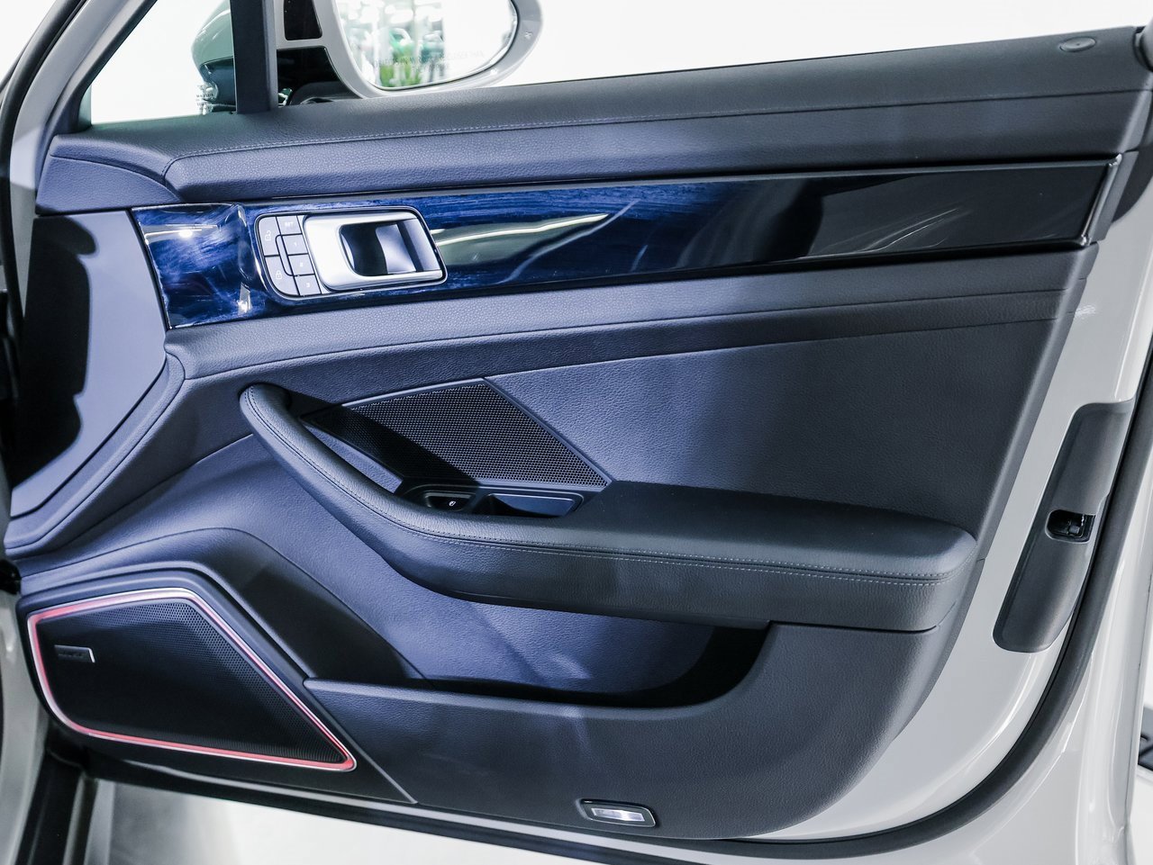 Certified 2023 Porsche Panamera Platinum Edition image 28