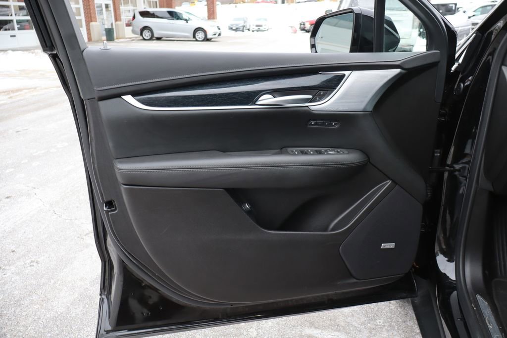 Used 2025 Cadillac XT5 Premium Luxury image 10