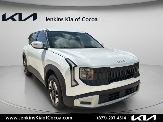 Used 2027 Kia Seltos LX FWD image 2