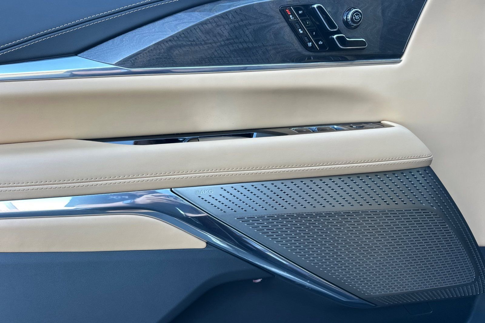 Used 2026 Cadillac Escalade IQ Sport 2 w/ LPO, ONYX Package image 11