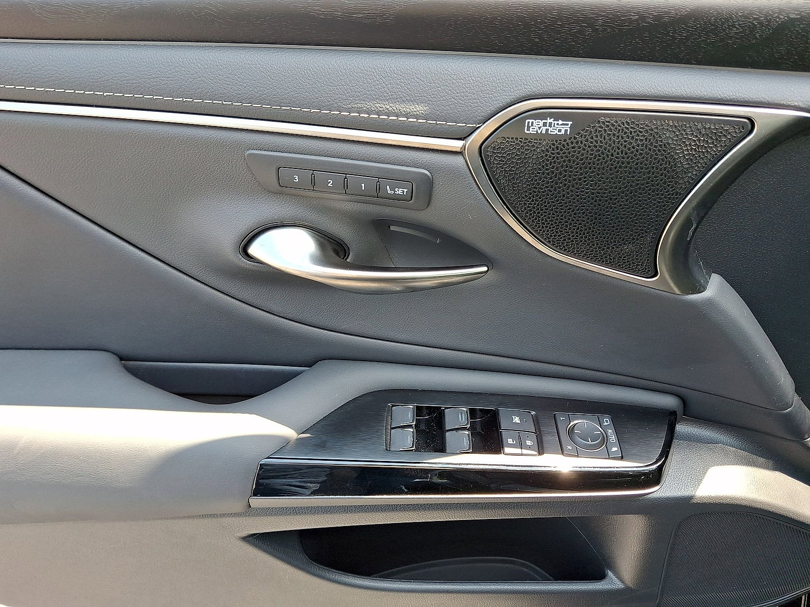 Used 2024 Lexus ES 350 w/ Accessory Package (Z1) FWD image 10