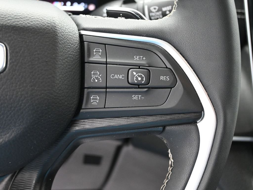 Used 2024 Jeep Grand Cherokee Altitude image 33