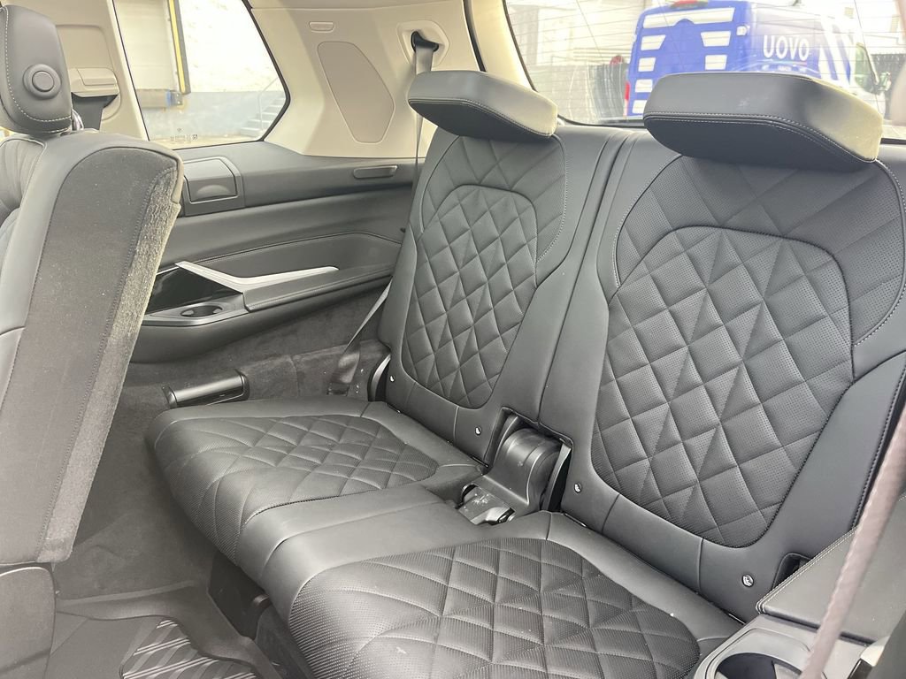 Certified 2024 BMW X7 xDrive40i w/ Premium Package image 23