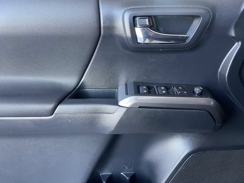 Used 2019 Toyota Tacoma TRD Sport w/ Technology Package RWD image 12