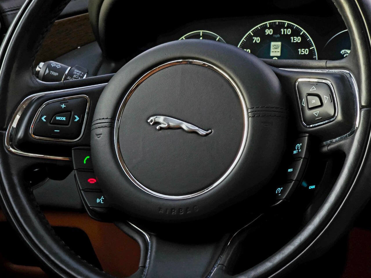 Used 2019 Jaguar XJ L Supercharged image 13