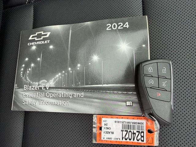 New 2024 Chevrolet Blazer EV LT AWD/4WD image 39