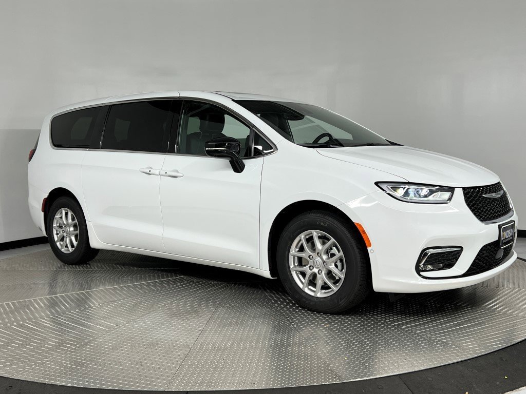 New 2025 Chrysler Pacifica Select
