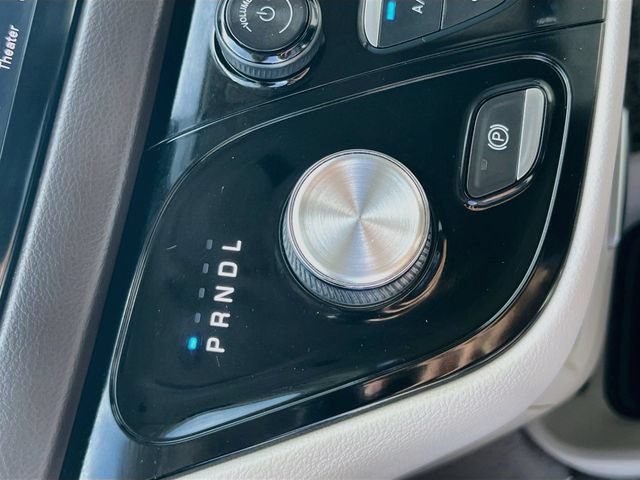 Used 2018 Chrysler Pacifica Touring-L Plus w/ Advanced Safetytec Group FWD image 24