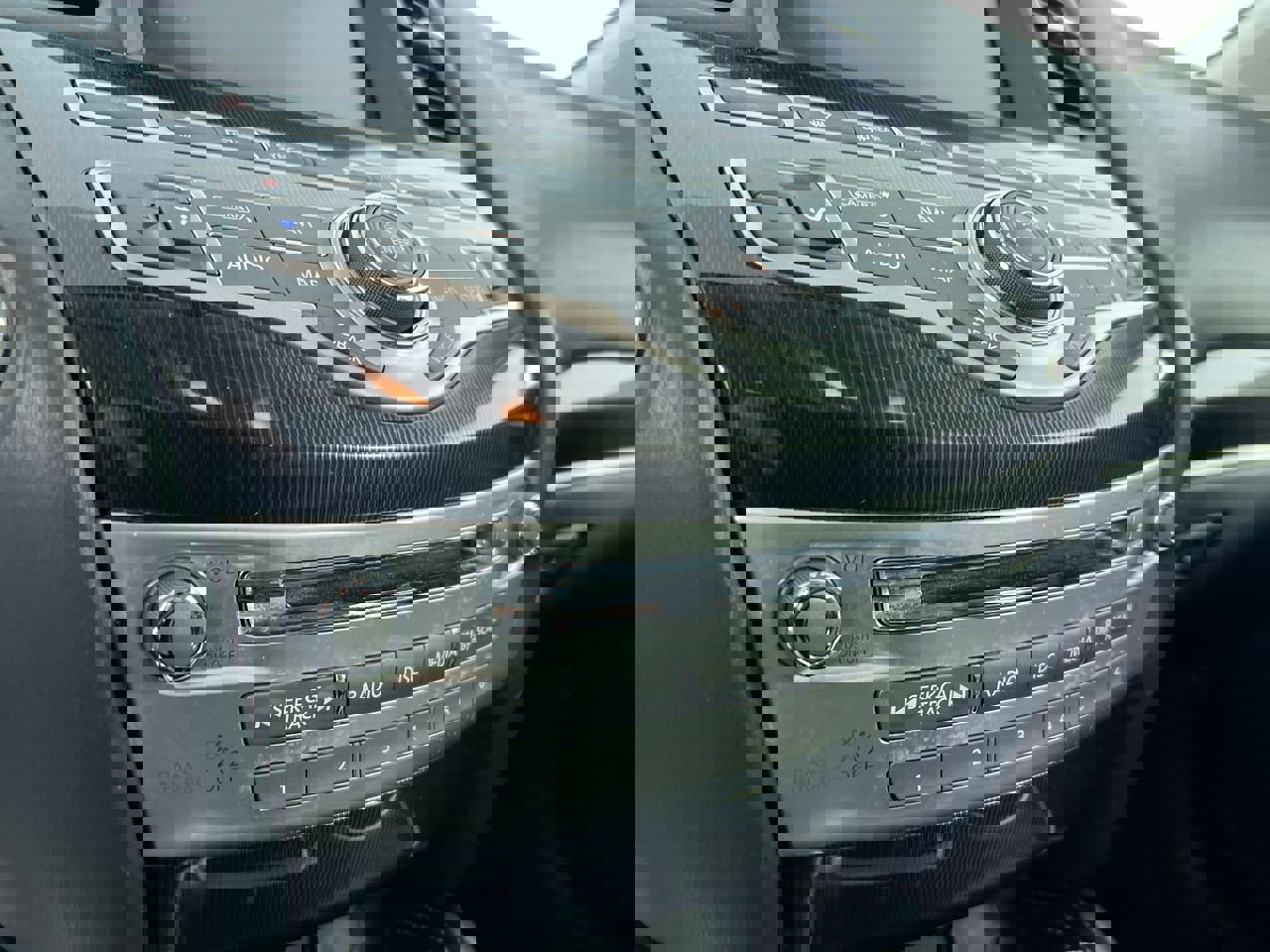 Used 2020 INFINITI QX60 Luxe w/ Essential Package FWD image 24