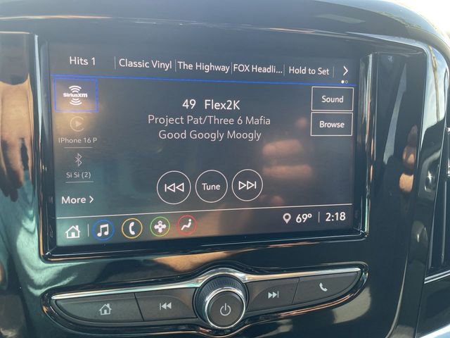 Used 2023 Chevrolet Traverse LT image 13