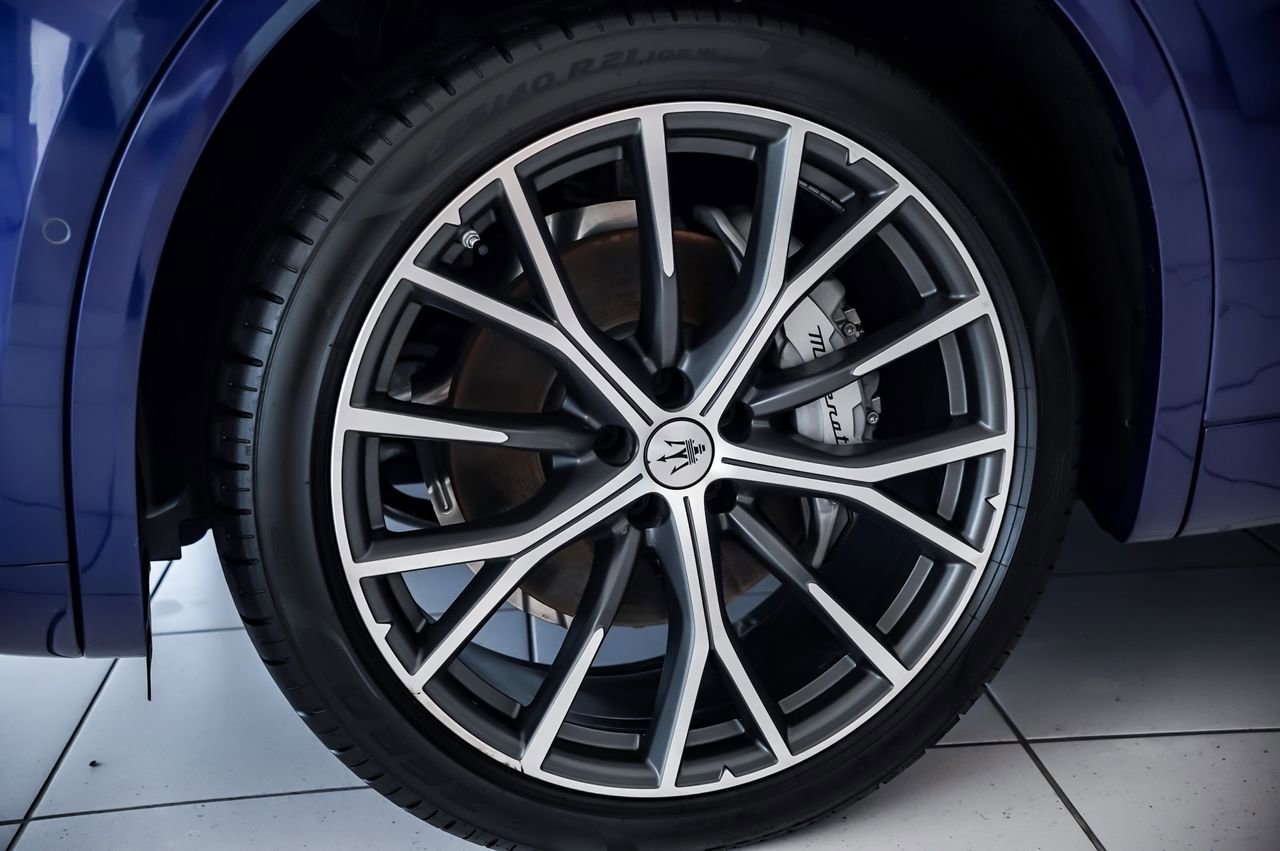 New 2025 Maserati Grecale GT image 2