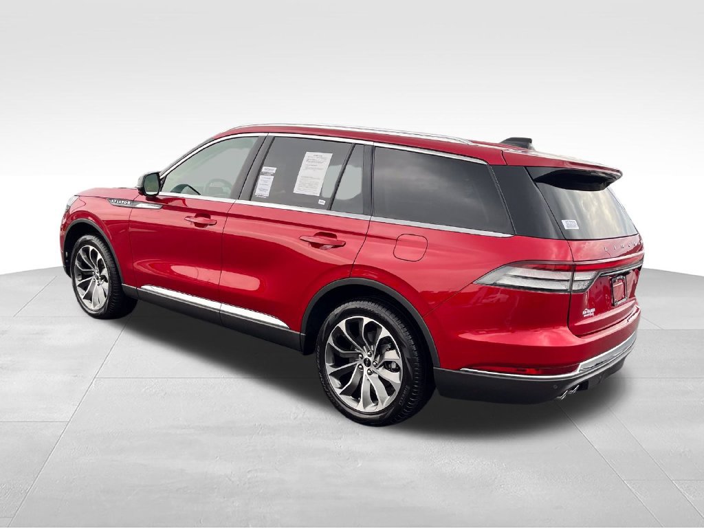 Used 2025 Lincoln Aviator AWD image 3