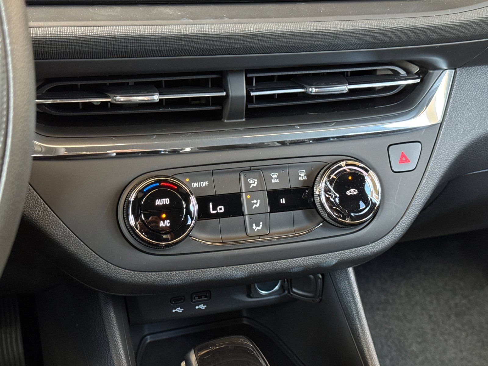 New 2026 Buick Envista Sport Touring FWD image 20