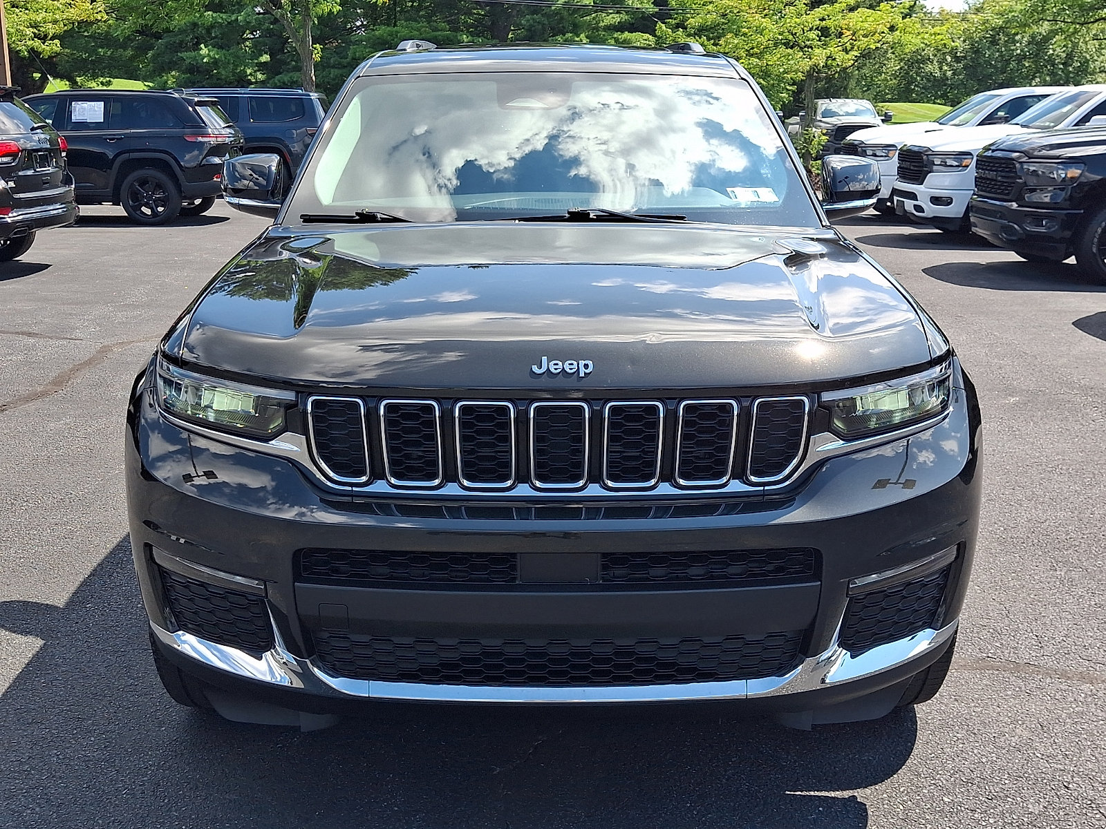Used 2023 Jeep Grand Cherokee L Limited AWD/4WD image 2
