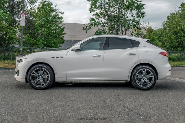 Used 2017 Maserati Levante S AWD/4WD image 3