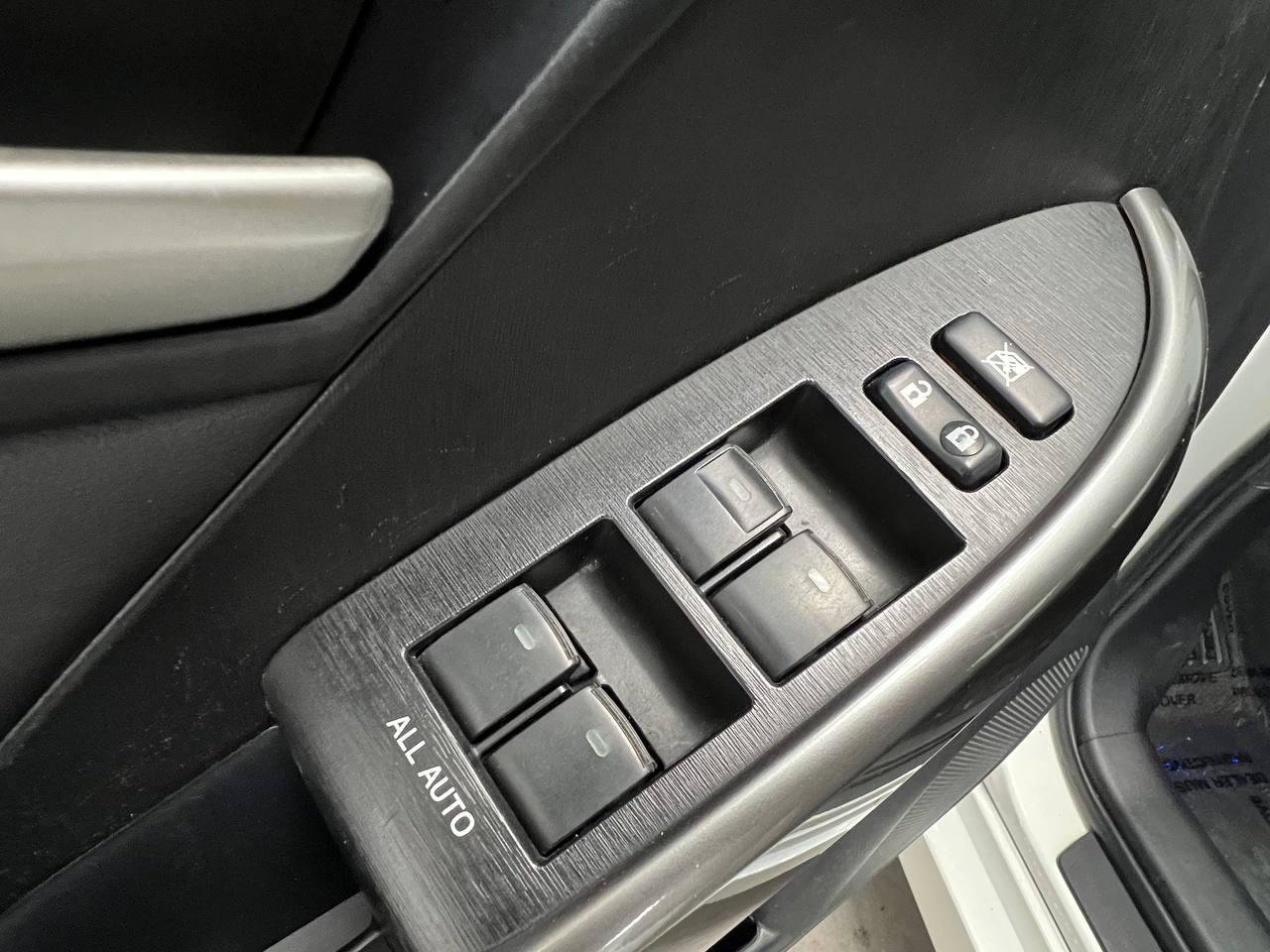 Used 2015 Toyota Prius Persona Series FWD image 22