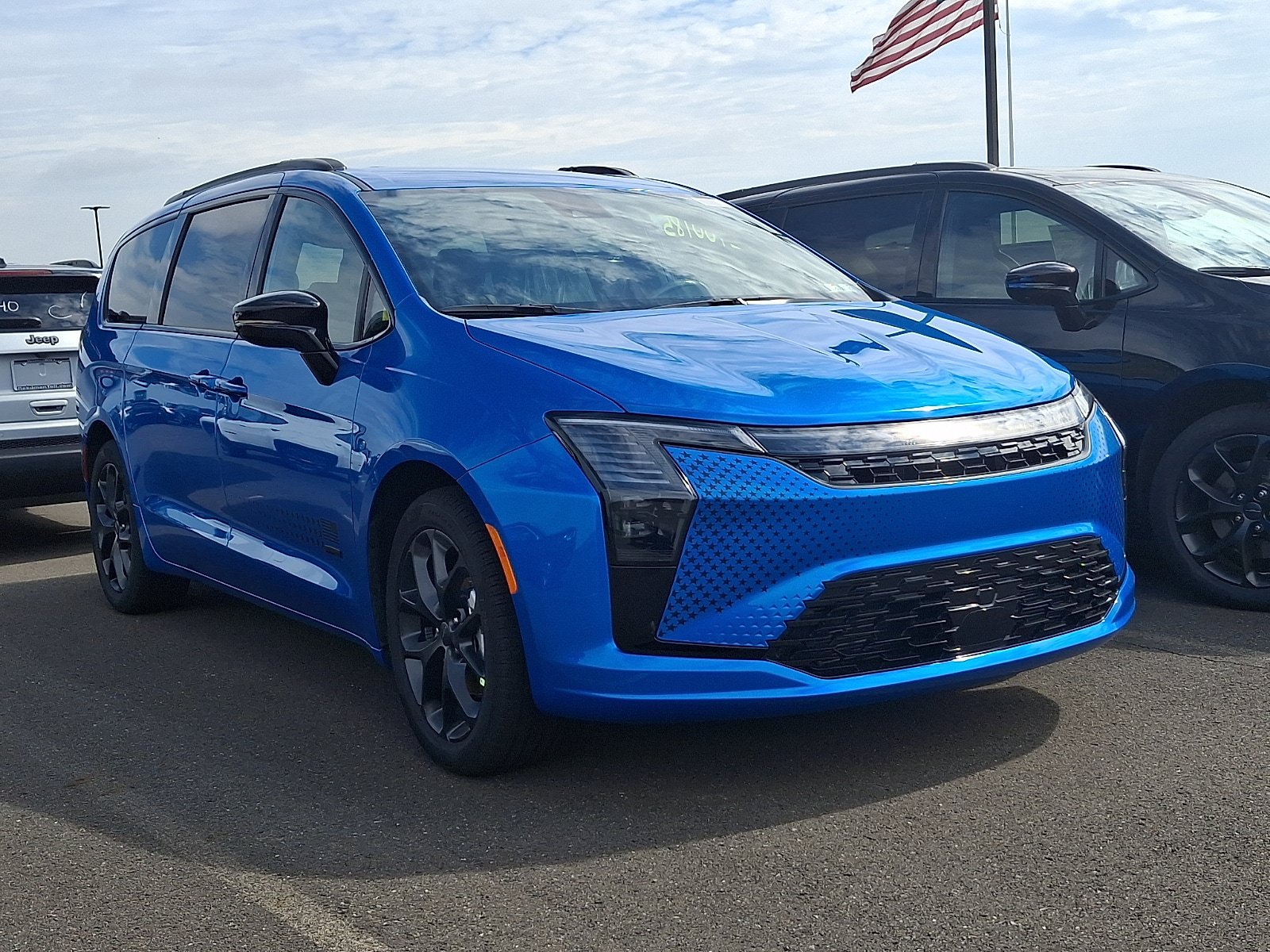 New 2027 Chrysler Pacifica Select FWD image 1