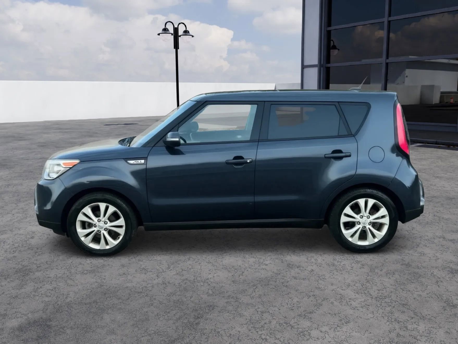 Used 2016 Kia Soul ! w/ Premium Package FWD image 2