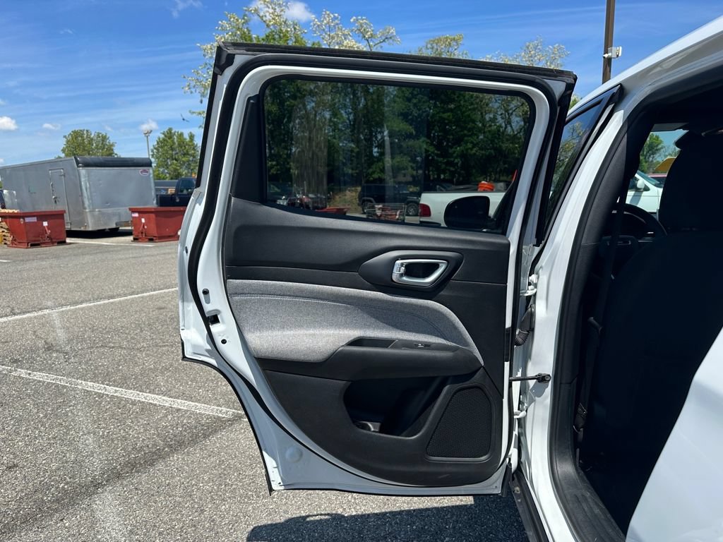 Used 2023 Jeep Compass Sport AWD/4WD image 10