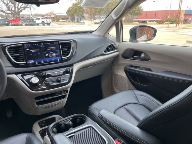 Used 2024 Chrysler Pacifica Touring-L image 42