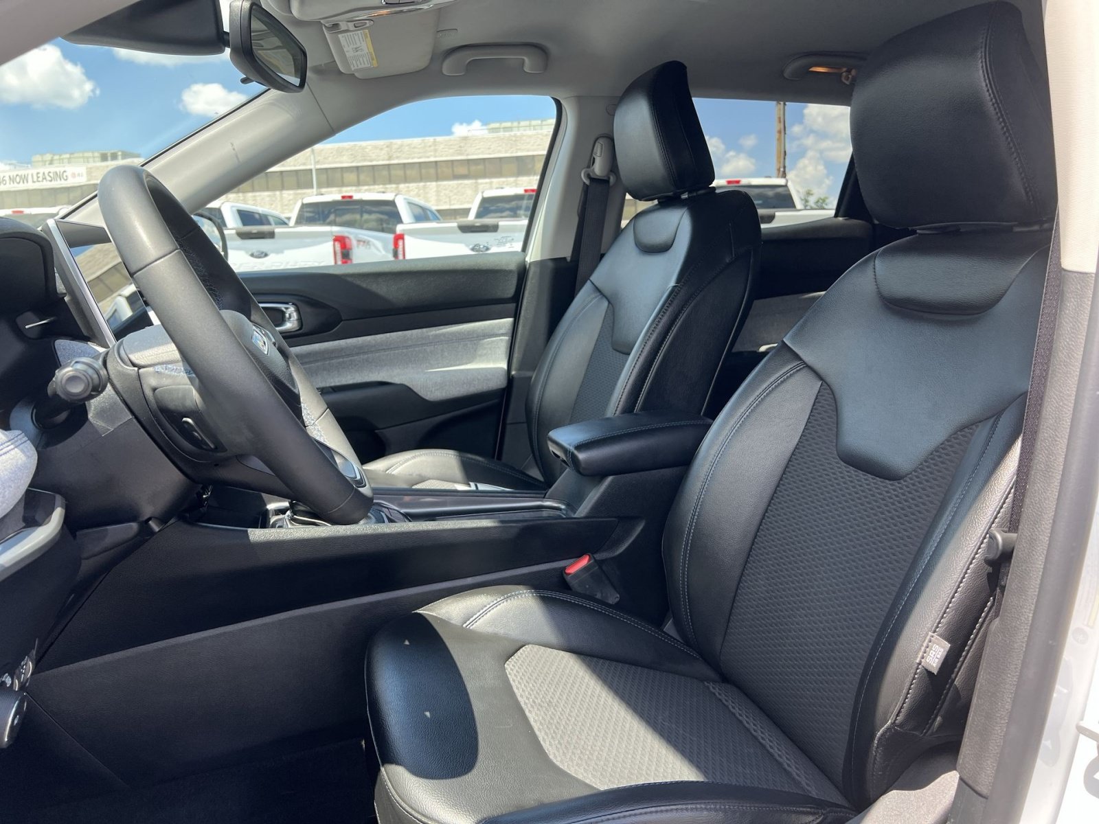 Used 2022 Jeep Compass Latitude AWD/4WD image 13