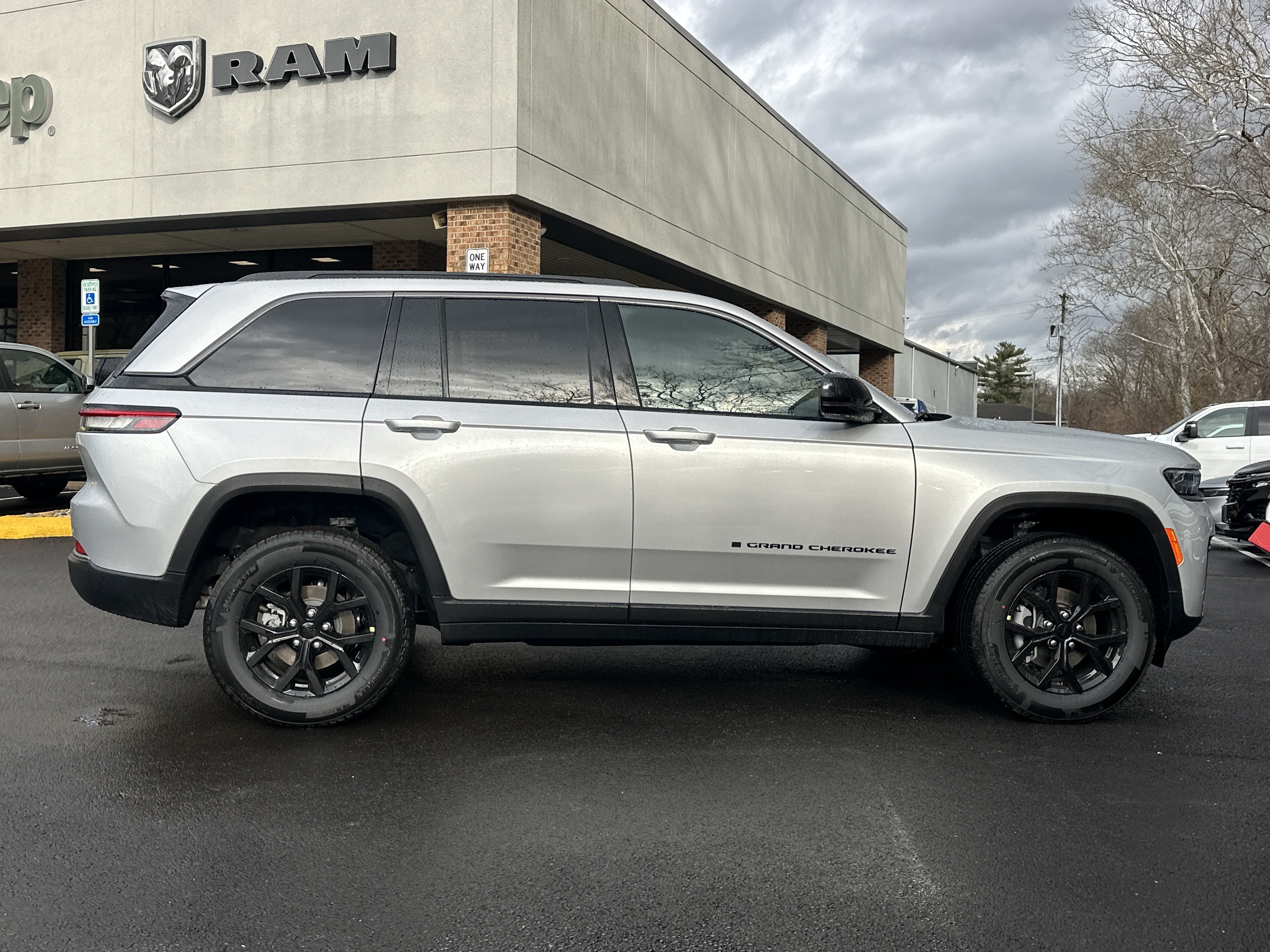 New 2026 Jeep Grand Cherokee Altitude AWD/4WD image 20