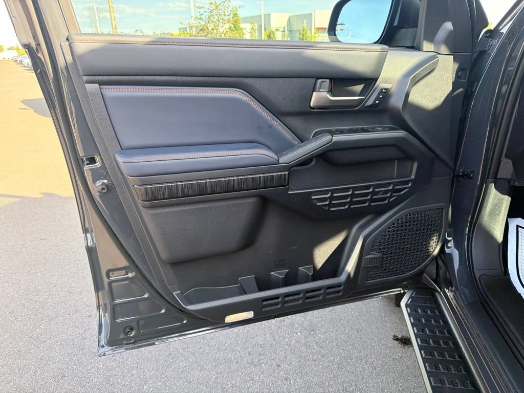 Used 2025 Toyota 4Runner Platinum AWD/4WD image 21