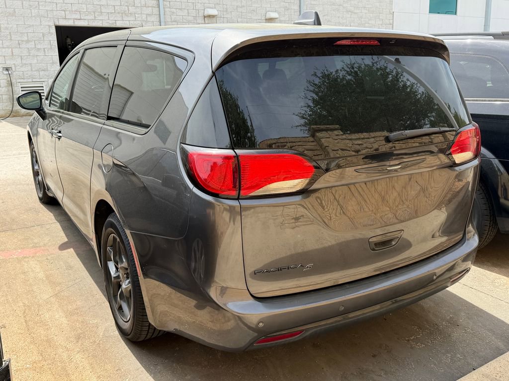 Used 2018 Chrysler Pacifica Touring Plus w/ S Appearance Package image 6