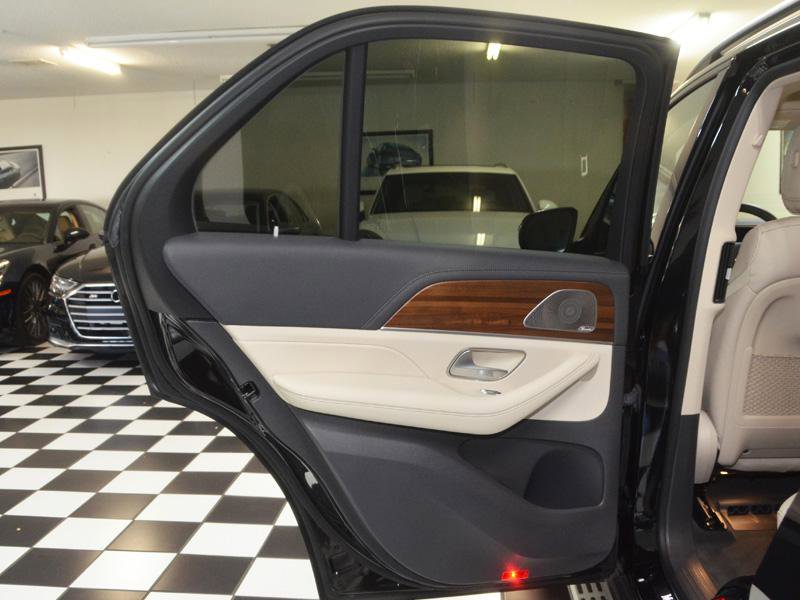 Used 2020 Mercedes-Benz GLE 450 4MATIC w/ AMG Line Exterior image 35