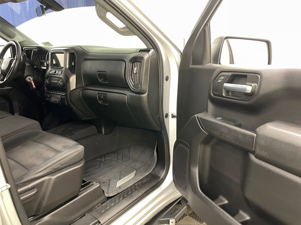 Used 2019 Chevrolet Silverado 1500 Custom w/ Custom Convenience Package AWD/4WD image 28