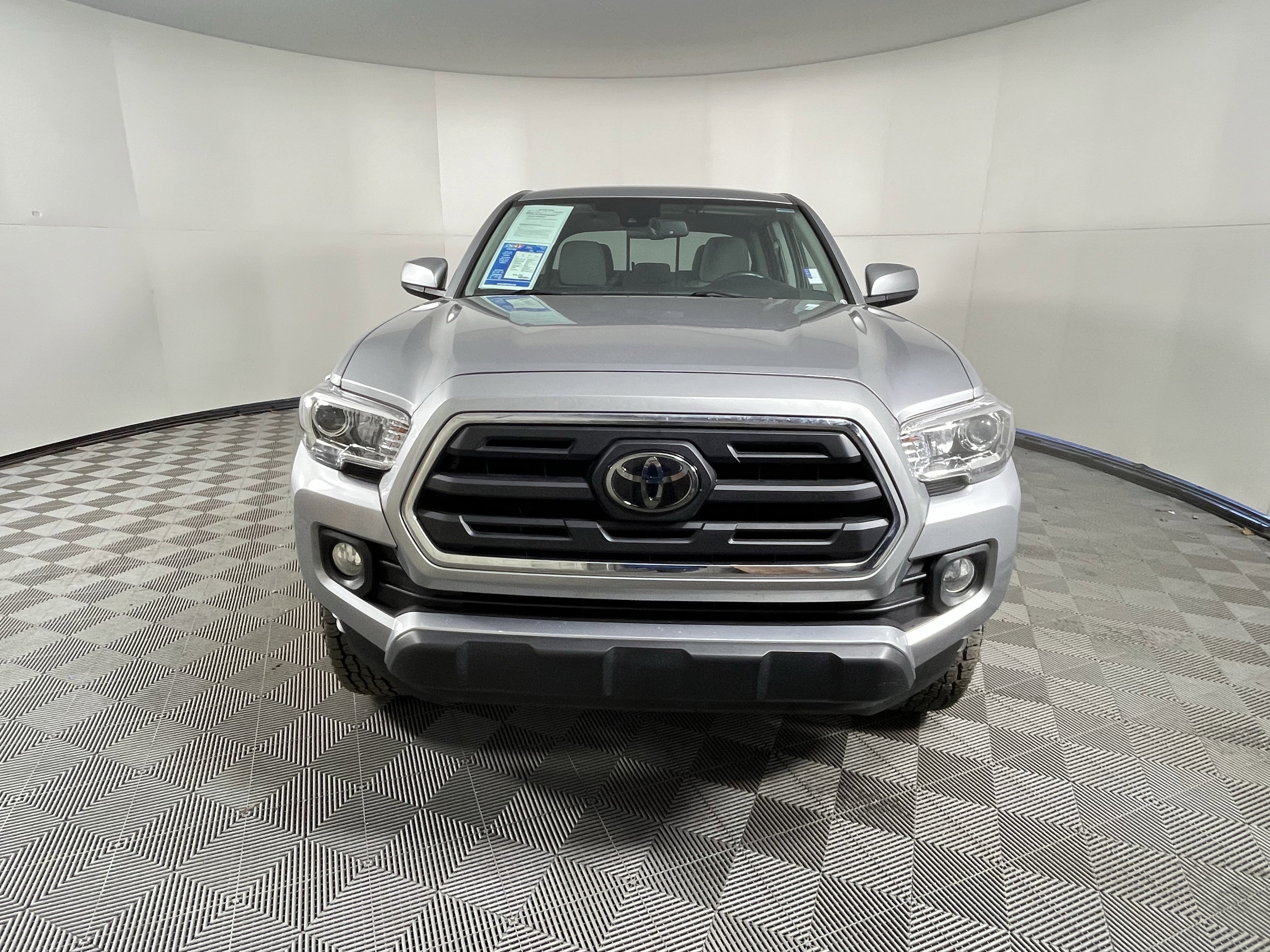 Used 2018 Toyota Tacoma SR5 image 8