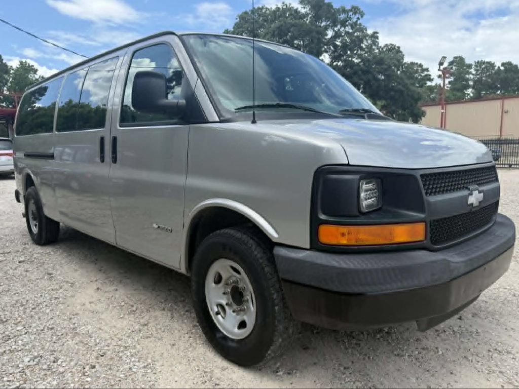 Used 2005 Chevrolet Express 3500 Extended Passenger RWD image 1