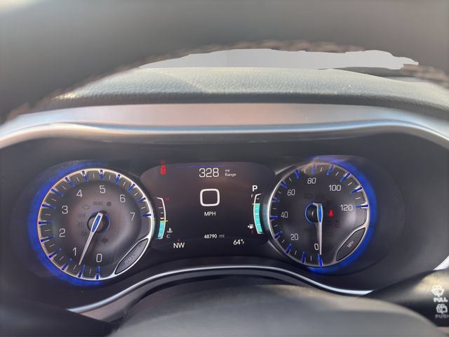 Used 2025 Chrysler Pacifica Limited FWD image 11