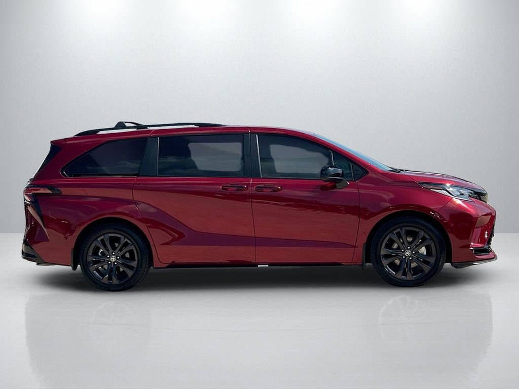 Certified 2025 Toyota Sienna XSE w/ XSE Plus Package FWD image 4