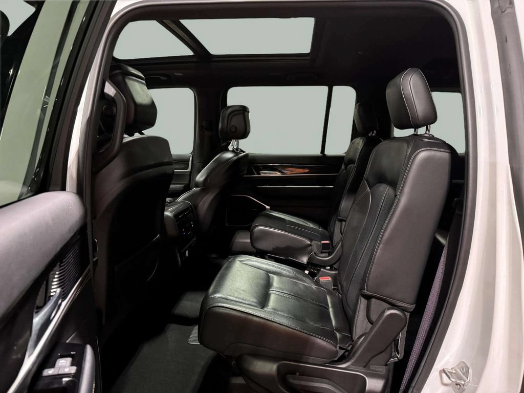 Used 2022 Jeep Wagoneer Series I w/ Premium Group I AWD/4WD image 24