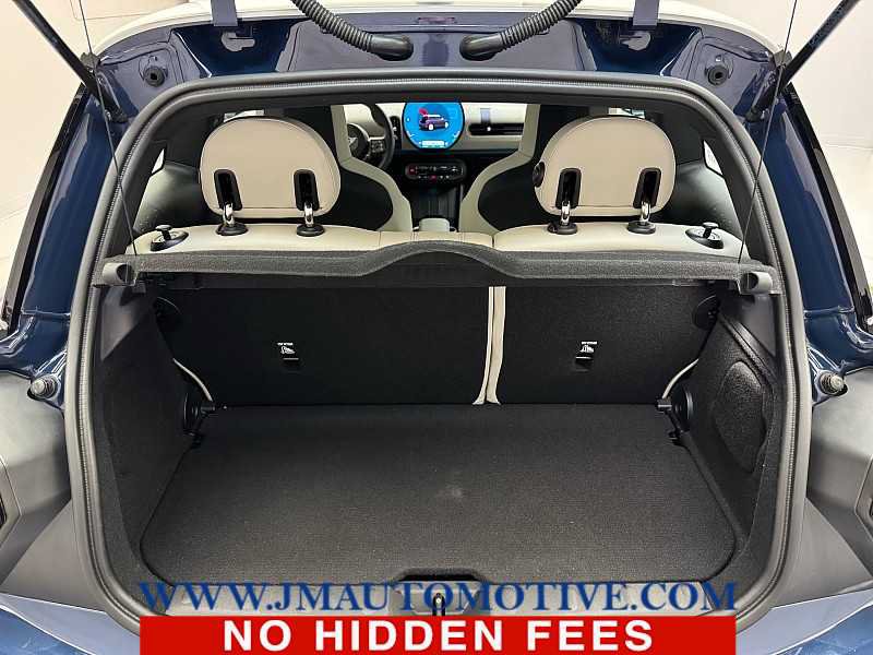 Used 2025 MINI Cooper 2-Door Hardtop FWD image 16