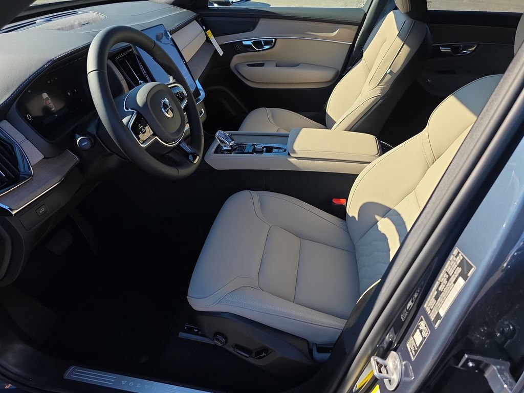 Certified 2026 Volvo XC90 B6 Plus w/ Protection Package Premier AWD/4WD image 8