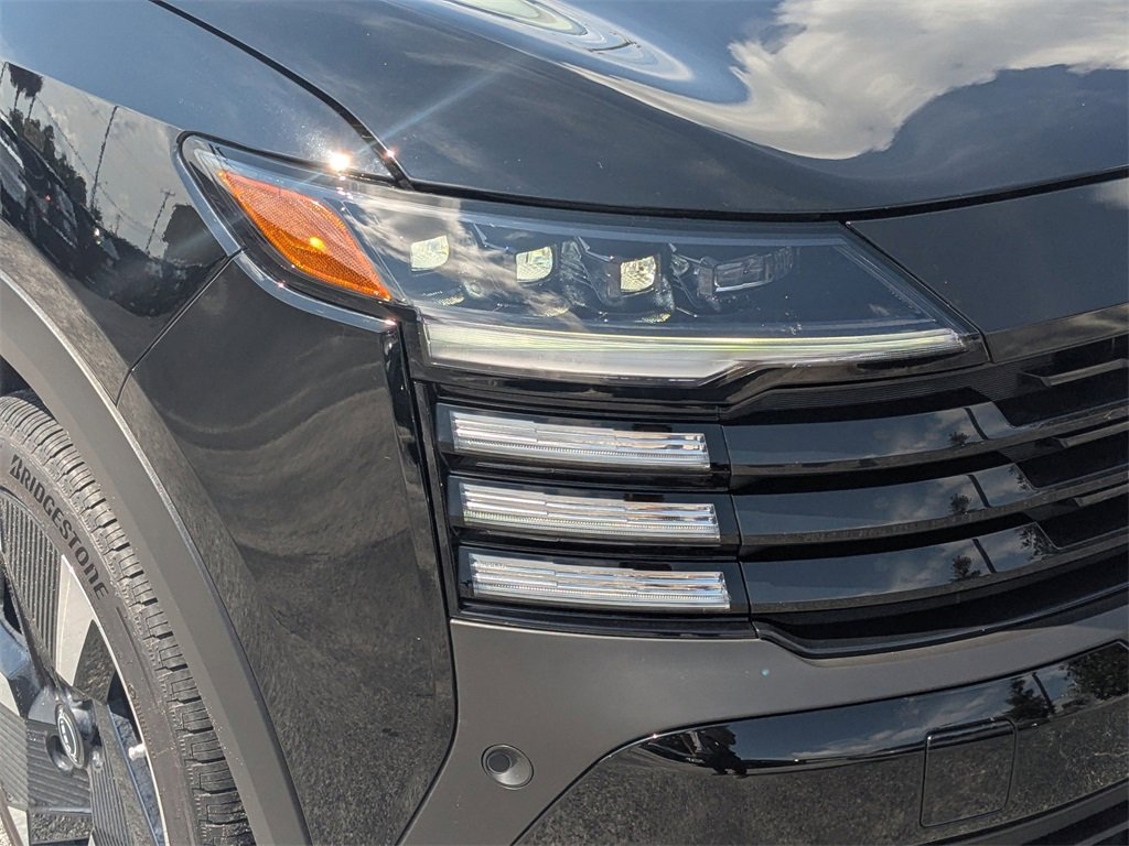 Used 2025 Nissan Kicks SR image 10