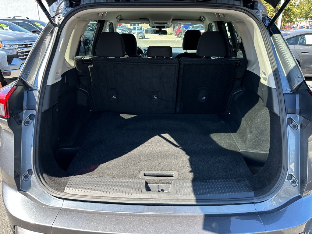 Used 2024 Nissan Rogue S FWD image 18