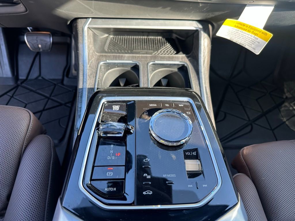 Certified 2025 BMW 760i xDrive w/ Luxury Rear Seating Package image 17