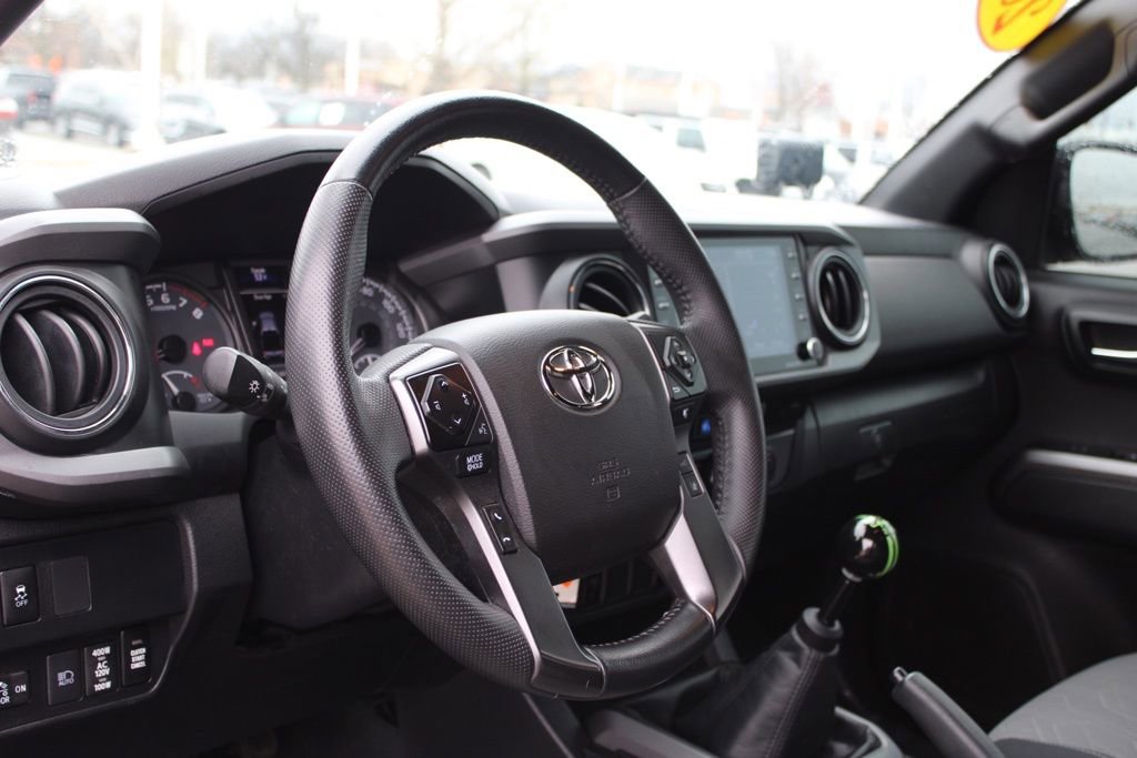 Used 2022 Toyota Tacoma TRD Off-Road image 16